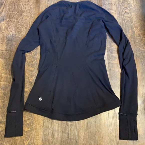 Lululemon, size 2, long sleeve, great condition, never worn, too small for me. - Picture 4 of 6